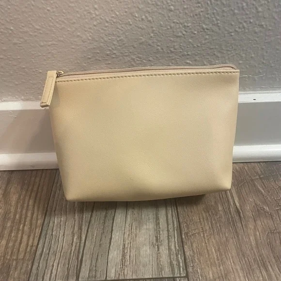 Bvlgari Parfums Emirates Airlines Cosmetic Bag EMPTY Beige Travel Pouch Logo - Picture 2 of 8